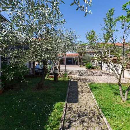 Apartment In Porec/istrien 9863 *