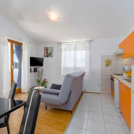 In Porec/istrien 9863 Apartment Porec